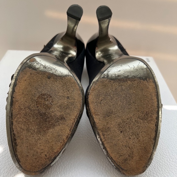 Louis Vuitton - Vintage Logo Monogram Pumps in Patent Leather/Satin/Charms Sz 38 - Picture 16 of 16